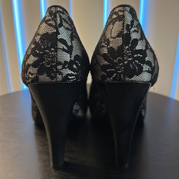 Rampage Pamela Lace Heels - Picture 4 of 6